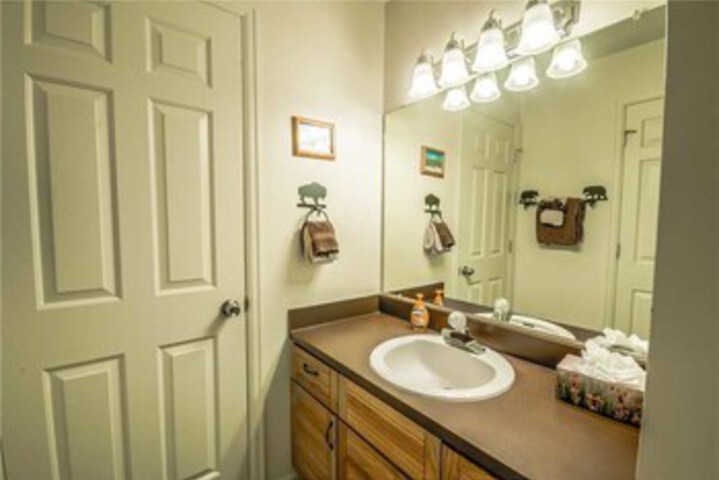 Room 2 of 32