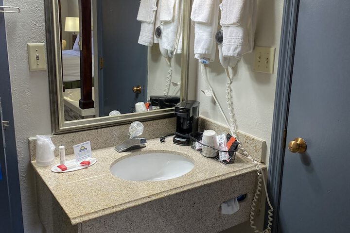 Room 14 of 34