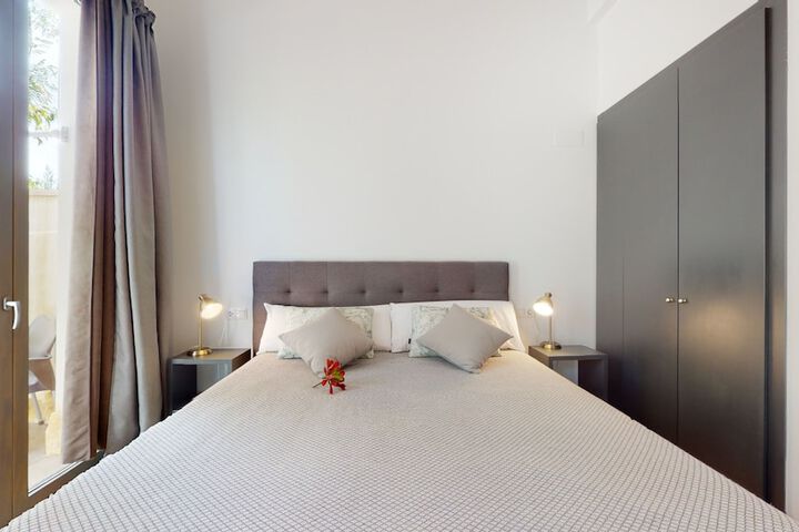 Room 5 of 77