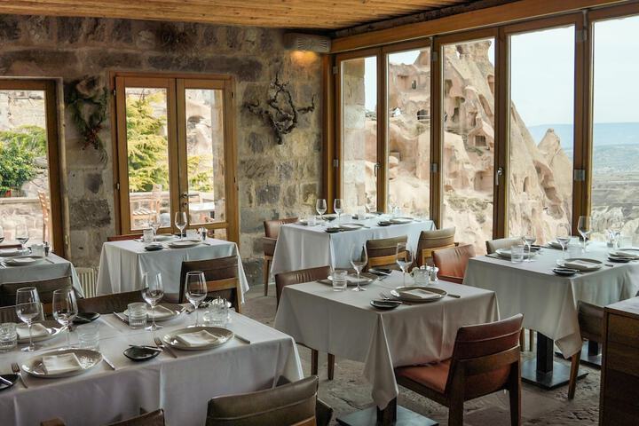 Dining 77 of 101