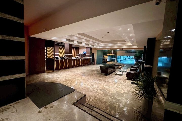 Entrance & Lobby