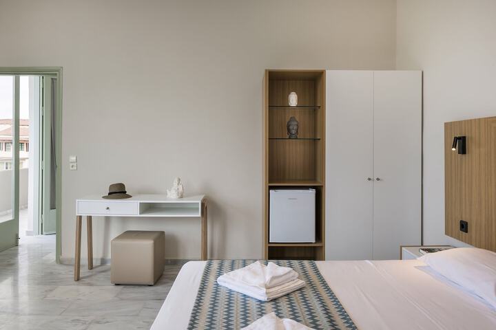 Room 9 of 36