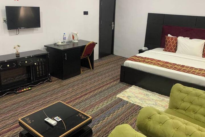 Room 11 of 107