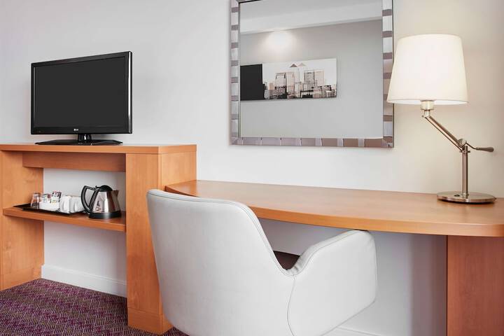 Room 52 of 108