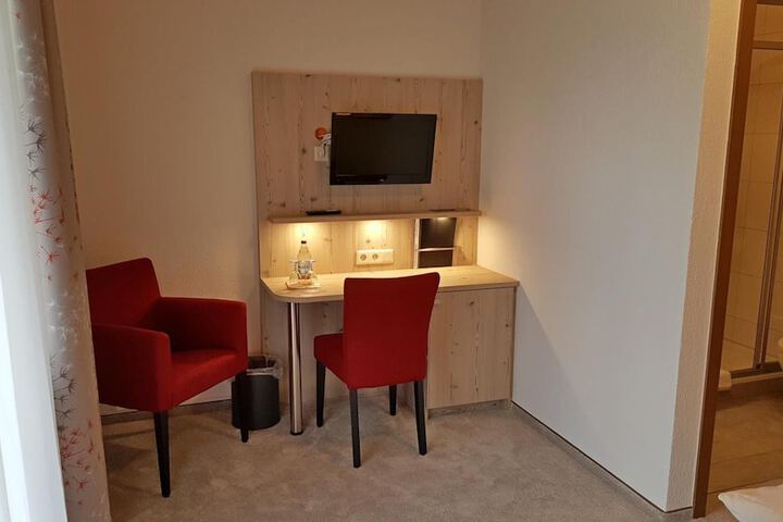 Room 19 of 38