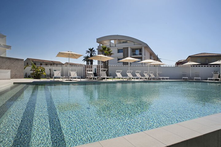 Pool 35 of 74