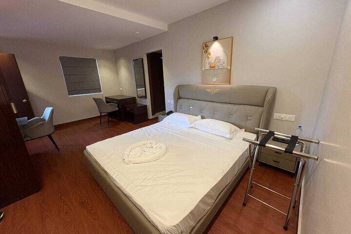 Room 33 of 72
