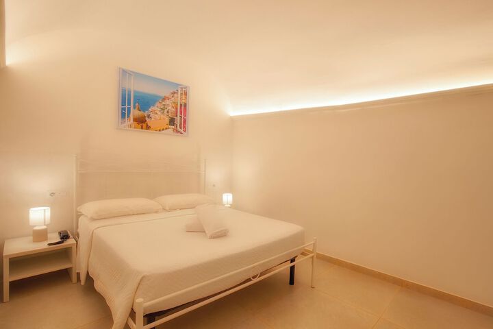 Room 4 of 126