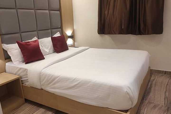 Room 13 of 21