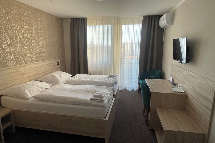 Room 16 of 44
