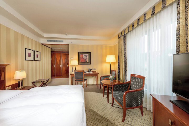 Room 53 of 164