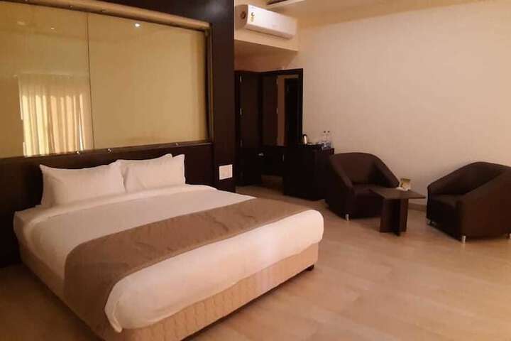 Room 8 of 48