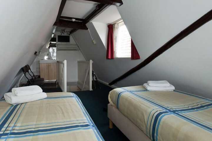 Room 8 of 42