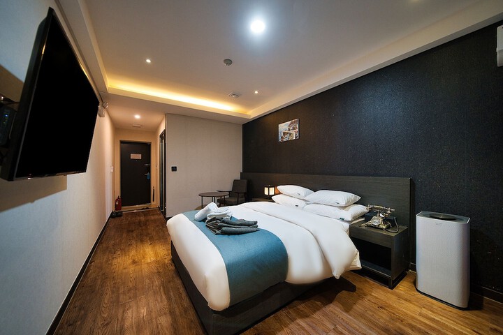 Room 7 of 85