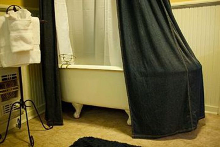 Room 25 of 38