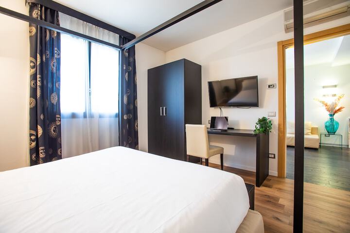Room 4 of 44