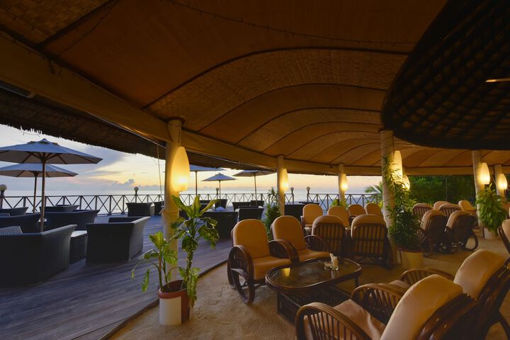 Lounge 78 of 134