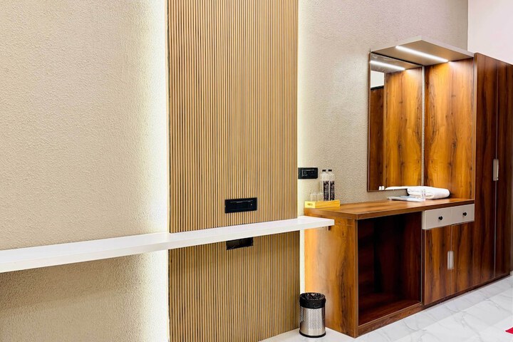 Room 25 of 176