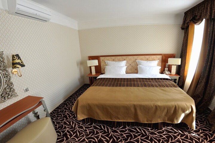 Room 10 of 47