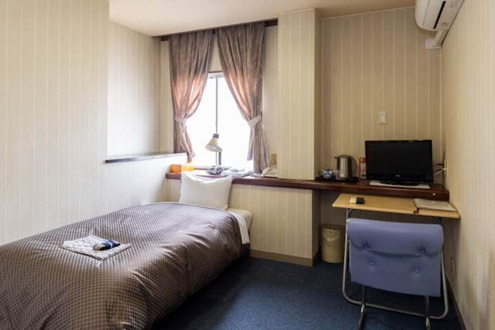 Room 16 of 48