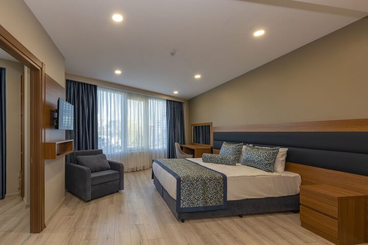 Room 3 of 32