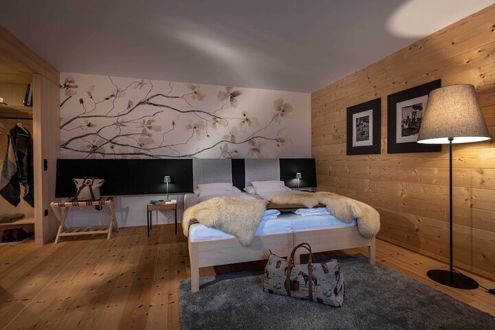 Room 6 of 24