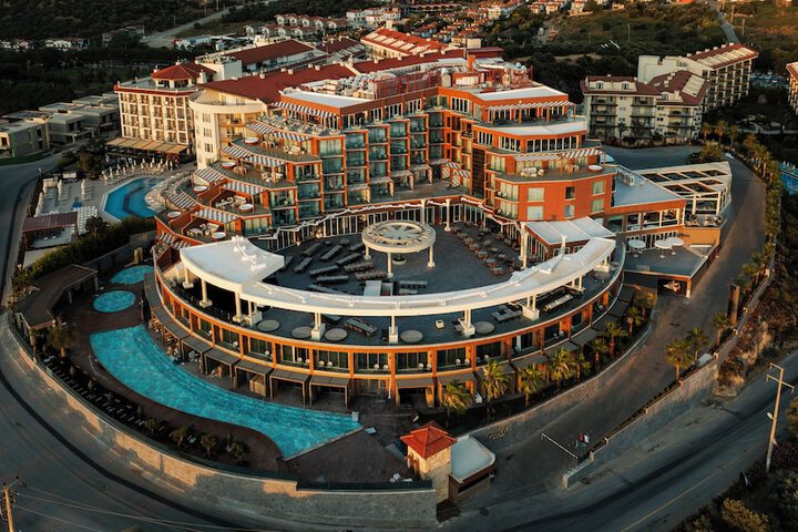 Qlusive Hotel