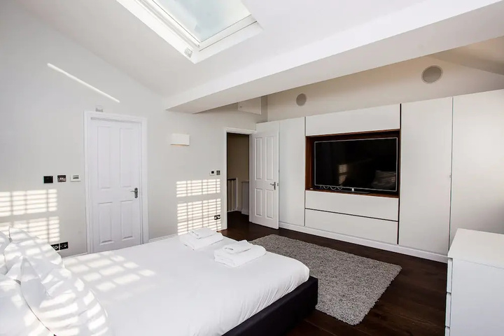 Room 9 of 10