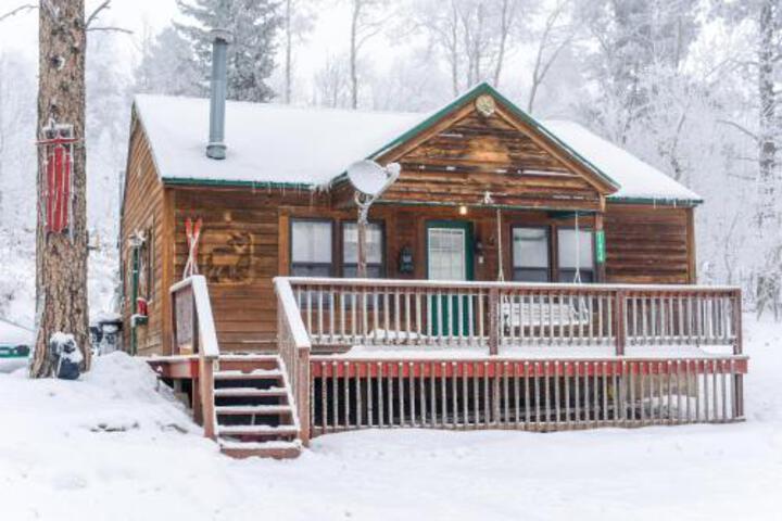 Pines Peak Cabin in Lead, SD