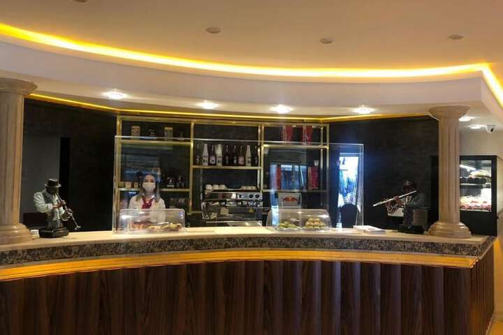 Entrance & Lobby