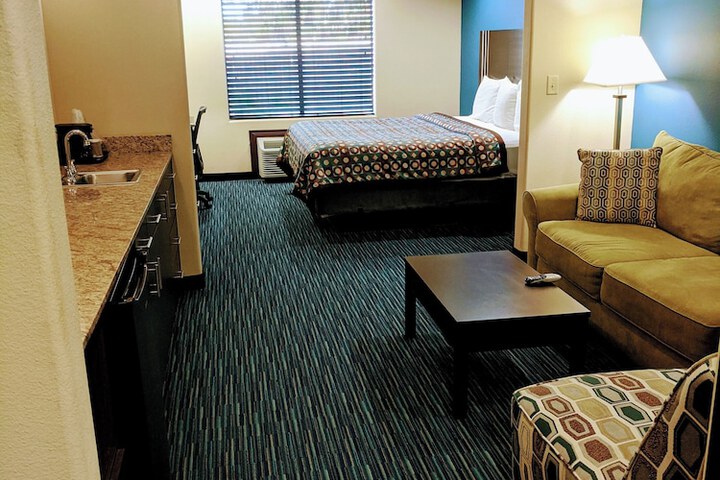 Room 17 of 39