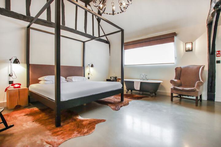 Room 4 of 39