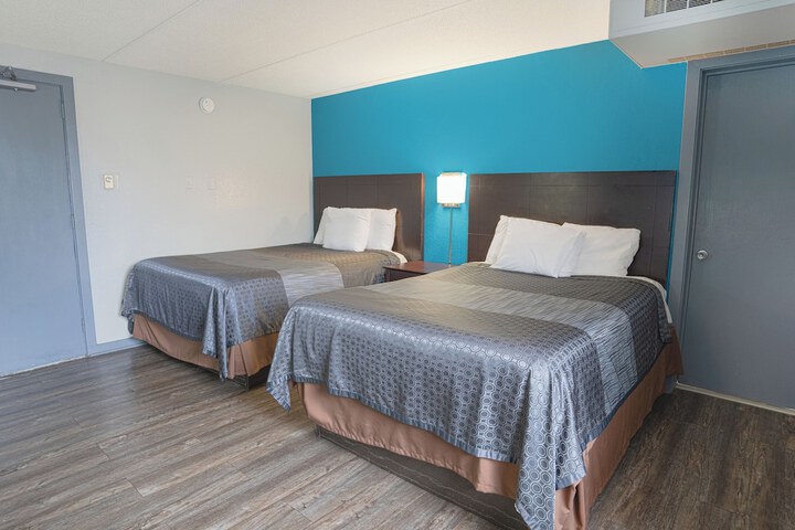 1 Queen Bed (8 of 25)