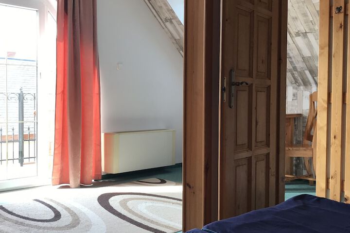Room 12 of 19