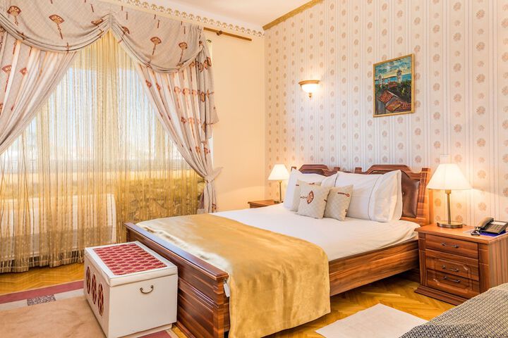 Room 32 of 96