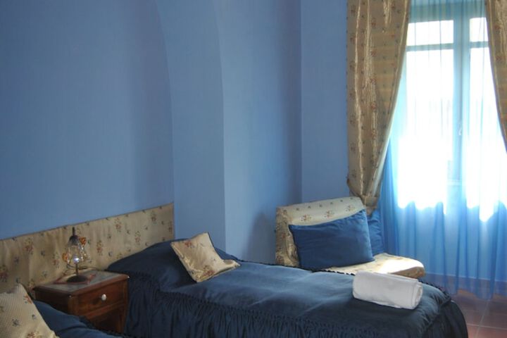 Room 2 of 29