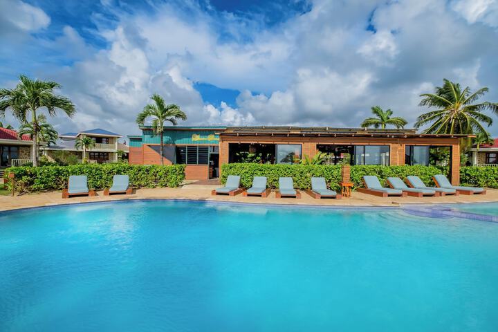 Pool Hotel