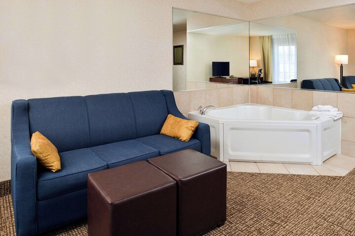 1 King Bed (13 of 14)