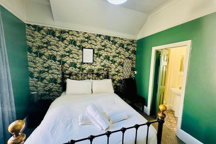 Room 33 of 74