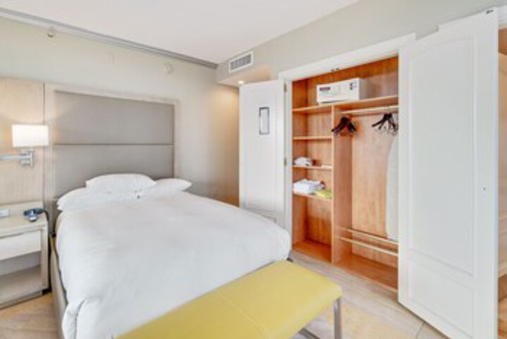 Room 272 of 318