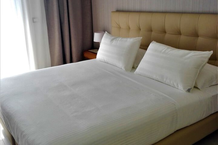 Room 8 of 30