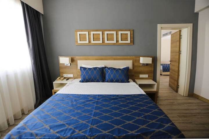 Room 16 of 77