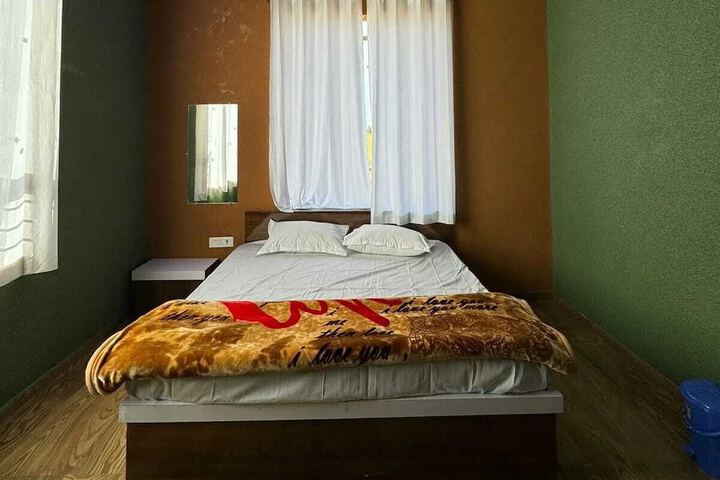 Room 5 of 28