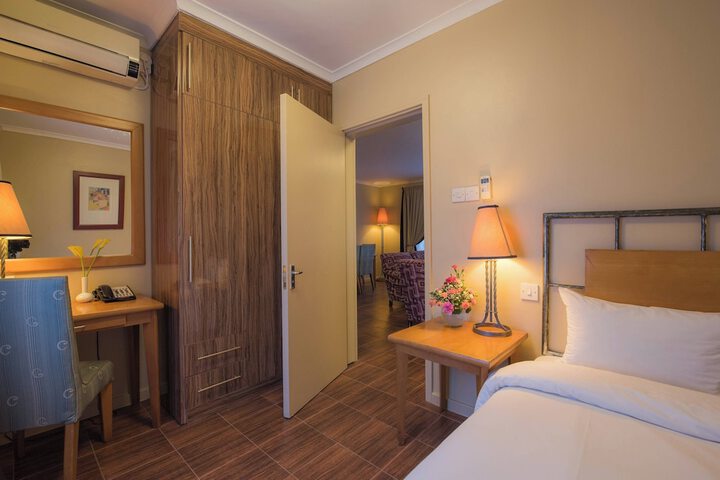 Room 28 of 85
