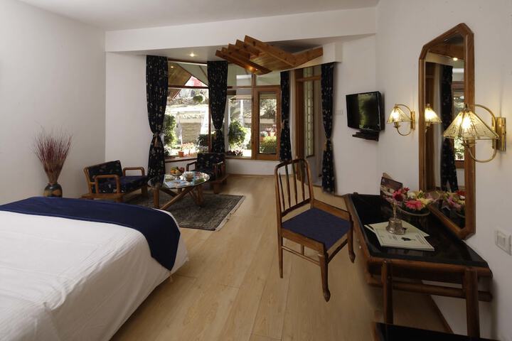 Room 4 of 76