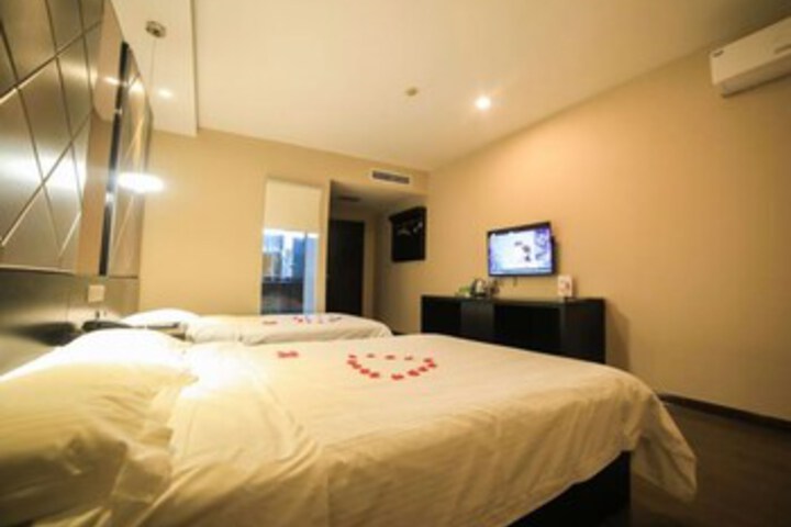 Room 14 of 38