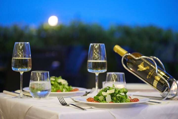 Dining 33 of 50