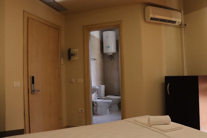 Room 7 of 27