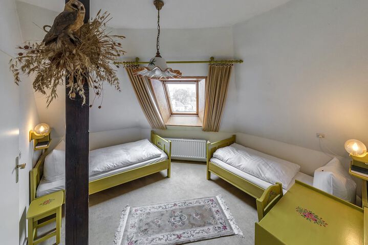 Room 4 of 48