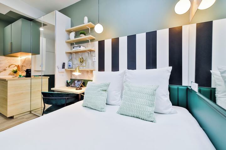 Room 33 of 270